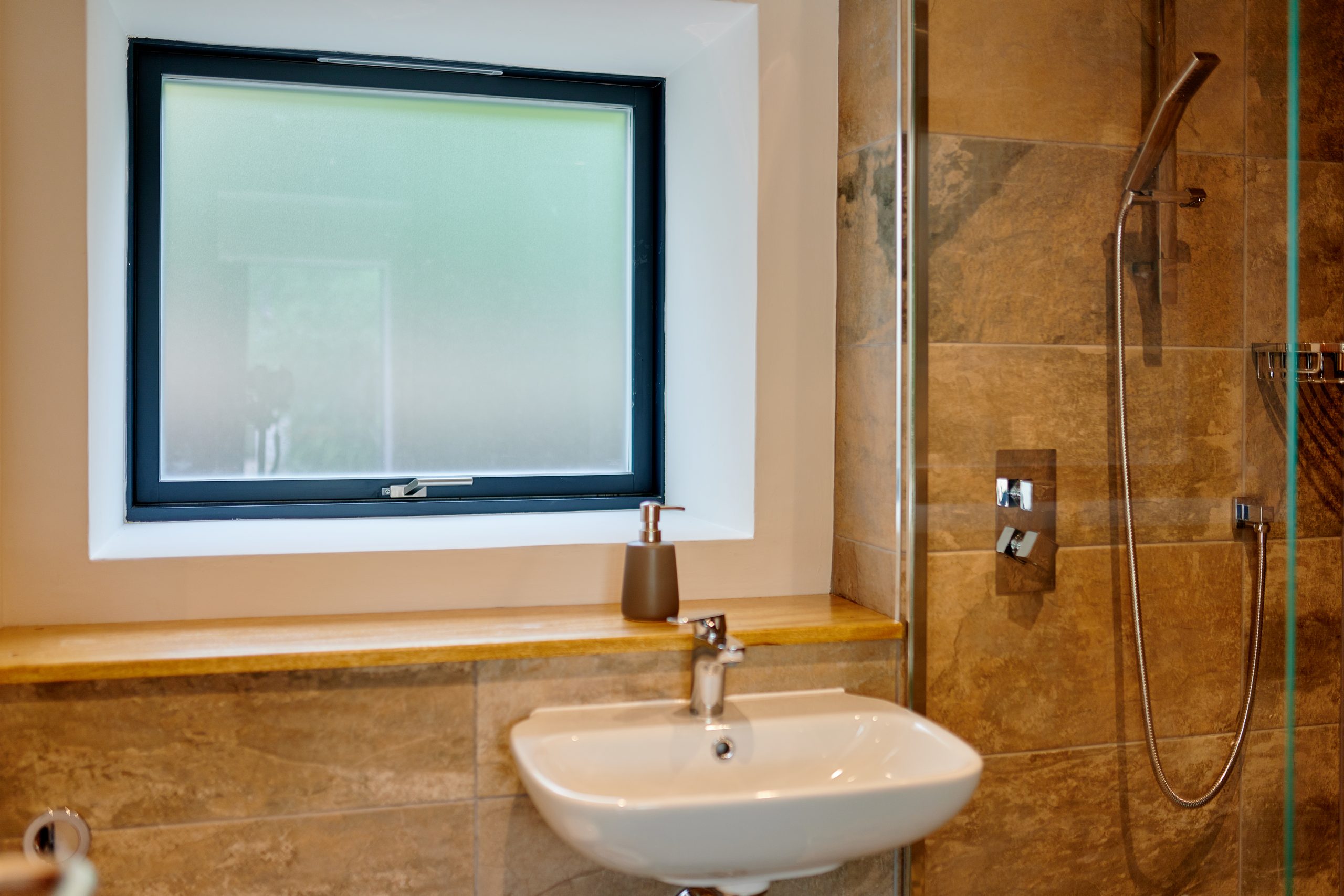 Rationel frosted window for bathroom